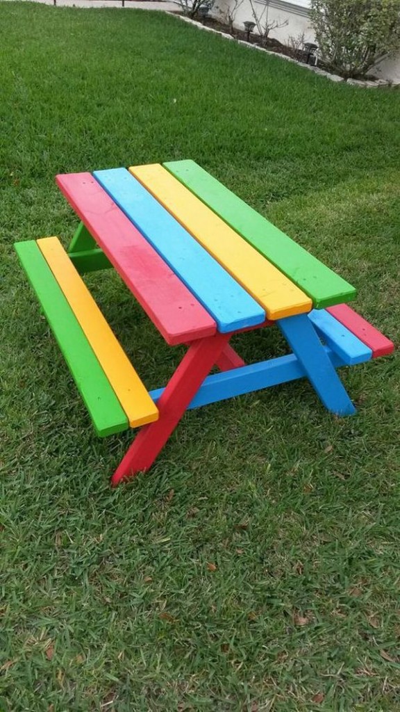 ζωγραφισμένα τραπέζια για τον κήπο7